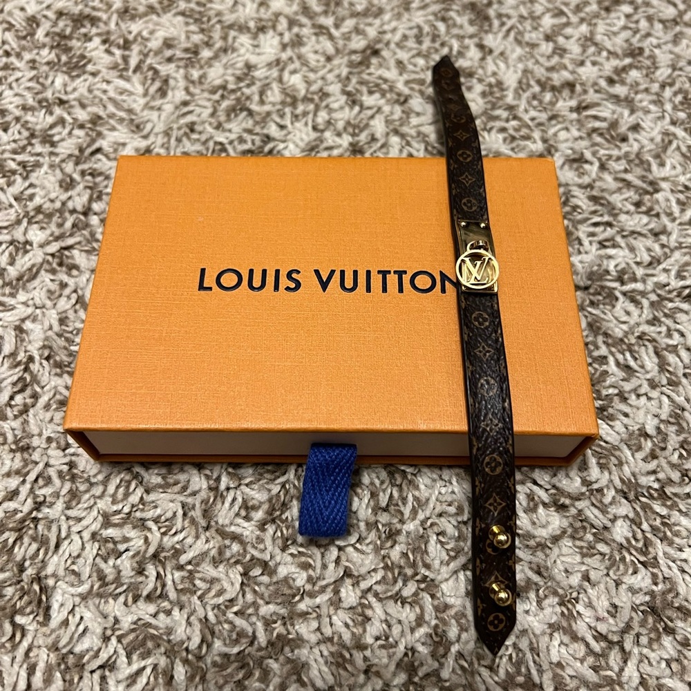 โSOLD ON โ๏ธโ Louis Vuitton Logomania Bracelet - Picture 12 of 13